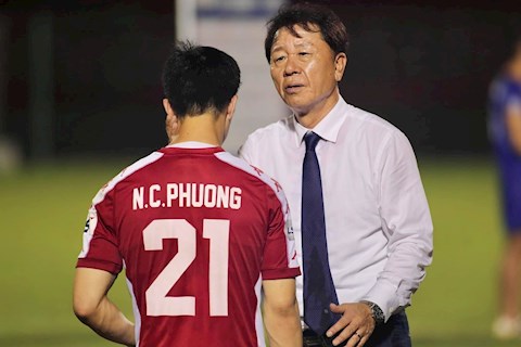 HLV Chung Hae Soung tiết lộ lý do để Công Phượng dự bị