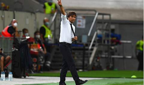 Antonio Conte nhắc tới MU sau trận hủy diệt Shakhtar Donetsk
