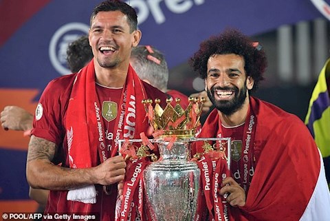 Lovren bất chấp Corona để lao ra đường ăn mừng