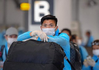 Những hình ảnh đầu tiên của Đoàn Văn Hậu sau khi về tới Việt Nam