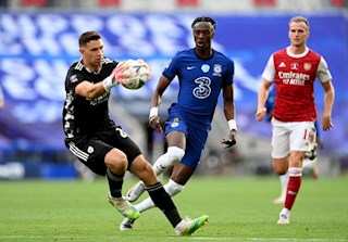 2 khoảnh khắc CĐV Chelsea tố trọng tài thiên vị Arsenal