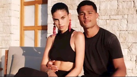 Serge Gnabry thăng hoa nhờ... người mẫu nóng bỏng