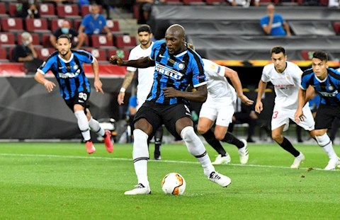 Xé lưới Sevilla, Lukaku cân bằng kỷ lục của Ronaldo