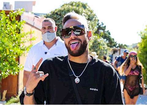 Neymar làm mới mình sau thất bại ở Champions League