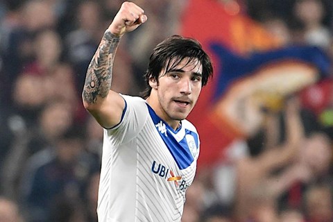 Pirlo mới từ chối MU và Barca để đến Milan