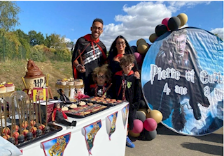 Sau siêu nhân, Aubameyang lại hóa phù thủy