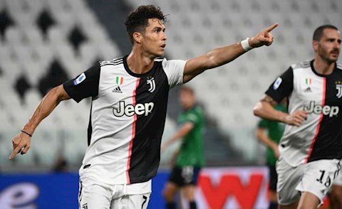 Đồng đội Juventus: “Ronaldo còn nhiều phép màu lắm!”