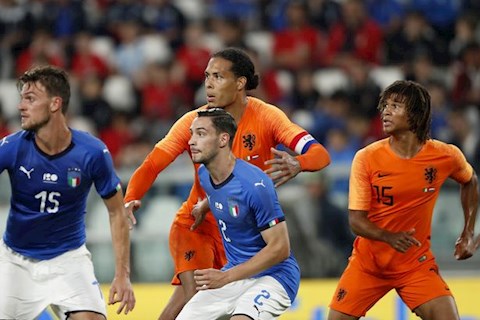 Van Dijk nói về gì khi Nathan Ake tới Man City?