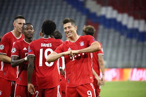 Bùng nổ trước Chelsea, Lewandowski vào Top 4 chân sút xuất sắc nhất C1