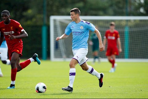 MU chiêu mộ máy làm bàn từ Man City