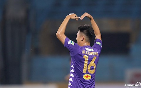 Ảnh: Thành Chung hoá ‘siêu tiền đạo’ giúp Hà Nội thẳng tiến vào bán kết