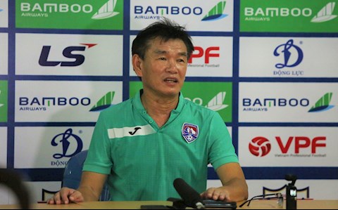 Than Quảng Ninh khủng hoảng tài chính, HLV Phan Thanh Hùng viết đơn xin thôi việc