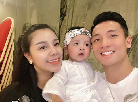 Vợ trung vệ Bùi Tiến Dũng bất ngờ để trạng thái Độc thân trên trang cá nhân