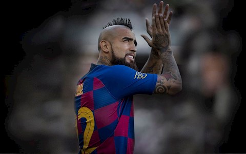 Mâu thuẫn đỉnh điểm, Barca mất trắng Arturo Vidal
