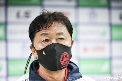 HLV Chung Hae Seong: “Thua thảm Hà Nội, trách nhiệm thuộc về tôi”