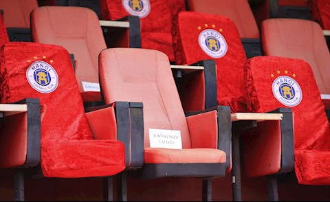CLB Hà Nội đón lượng CĐV khiêm tốn trong ngày khai màn V-League