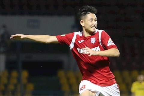 Hai Long lập siêu phẩm, thầy Park gật đầu hài lòng trên khán đài