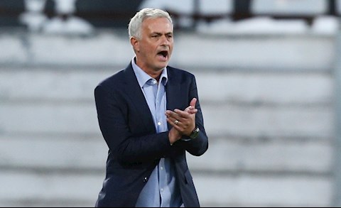Tottenham nhọc nhằn vượt qua vòng loại thứ 2 Europa League, Mourinho cán cột mốc khủng