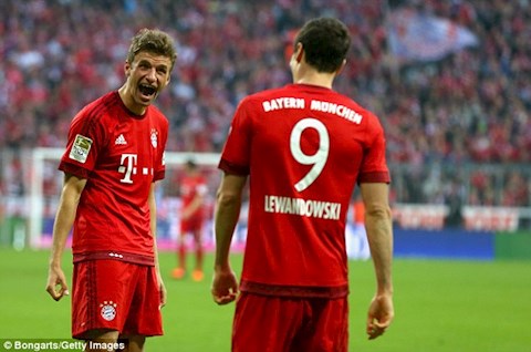 Robert Lewandowski và pha kiến tạo đẹp nhất lịch sử bóng đá