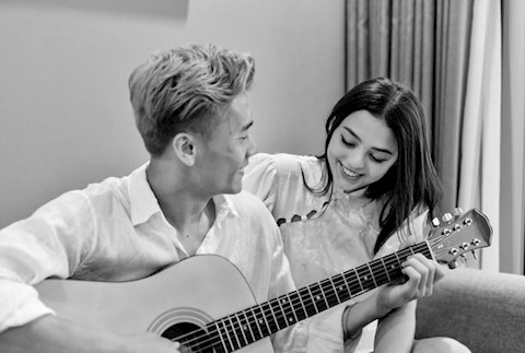 Bùi Tiến Dũng đăng ảnh tình tứ, chính thức công khai hẹn hò với hot girl Ukraina