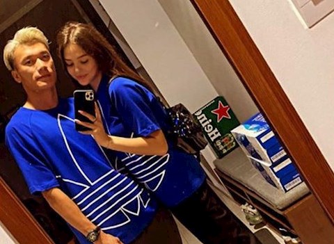 Bùi Tiến Dũng và bạn gái diện đồ đôi, cư dân mạng soi ra điều đặc biệt