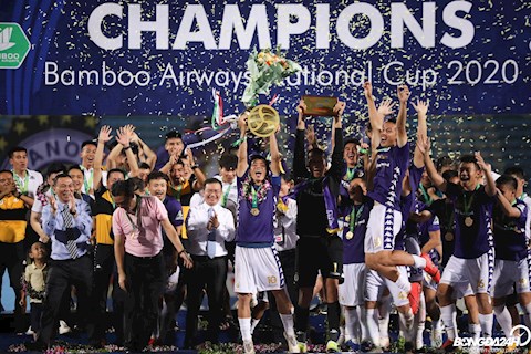 ẢNH: Hà Nội FC bùng nổ cảm xúc trong lần đầu tiên làm nên lịch sử