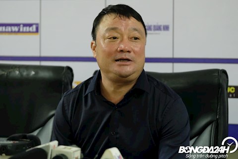 HLV Trương Việt Hoàng lên bàn phẫu thuật trước thềm mùa giải mới