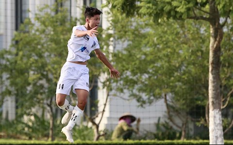 Em họ Công Phượng nhận lời khen từ HLV châu Âu sau thắng lợi của U17 Nutifood