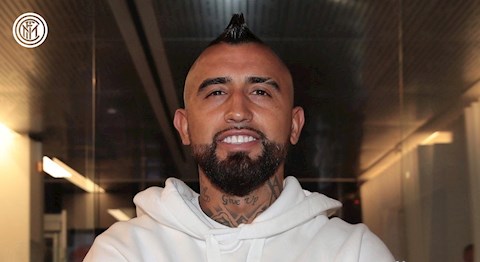 NÓNG: Tiền vệ Vidal chính thức rời Barca để gia nhập Inter Milan