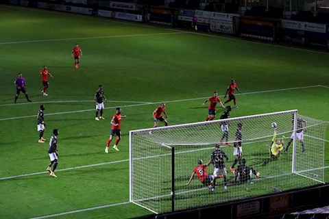 Dean Henderson nói gì sau màn trình diễn ấn tượng trước Luton?