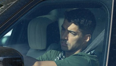 Luis Suarez rơi lệ trong ngày chia tay Barca