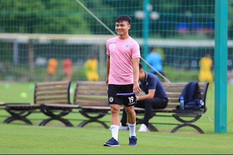 Quang Hải gặp vấn đề sức khỏe trước ngày V-League trở lại