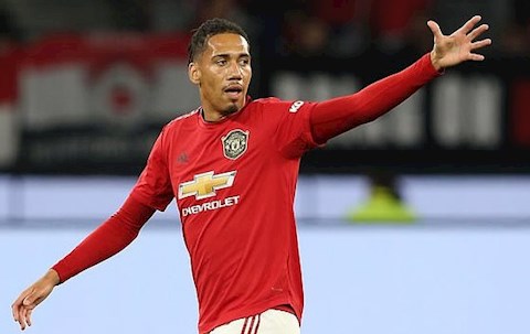 Bị MU “giam lỏng”, Smalling đánh tiếng cầu cứu