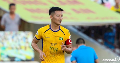 Gia hạn với SLNA, Hoàng Văn Khánh bất ngờ ký hợp đồng trọn đời