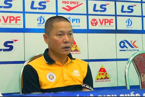 HLV Chu Đình Nghiêm lý giải nguyên nhân BHL Hà Nội ‘quây’ trọng tài