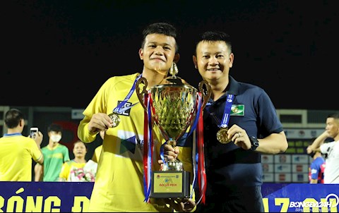 ẢNH: Văn Quyến giành hattrick vô địch khi cùng U17 SLNA đăng quang