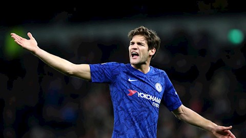 Nhờn với Lampard, sao Chelsea bị chửi sấp mặt trước toàn đội