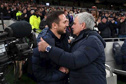 Mourinho phát biểu sốc trước trận gặp Chelsea