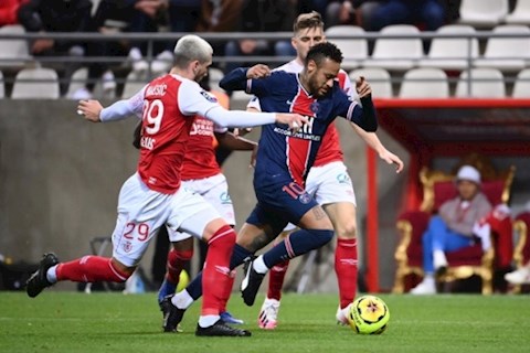 Neymar lăn ra chấn thương sau khi tát yêu đối thủ