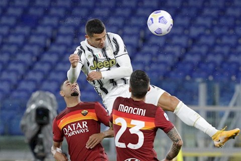 Cristiano Ronaldo tiếp tục khiến NHM trầm trồ thán phục