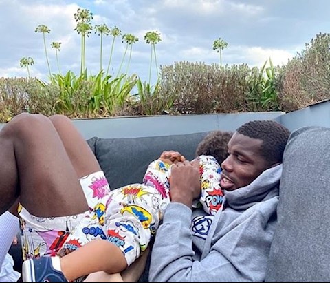 Paul Pogba làm gì sau khi dương tính với Covid-19?