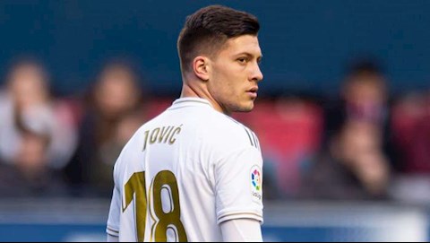 Người trong cuộc tiết lộ chuyện Zidane muốn thanh lý Jovic