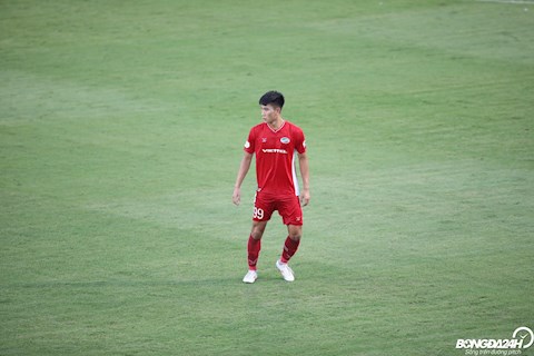 Báu vật trên hàng công của thầy Park được xếp đá trung vệ ở Viettel