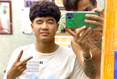 Đức Chinh hóa chàng ngố với kiểu tóc mới siêu dị