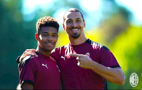 Vì Ibrahimovic, Arsenal mất sao trẻ vào tay Milan