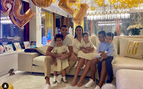 Ronaldo gửi lời chúc đầu năm mới