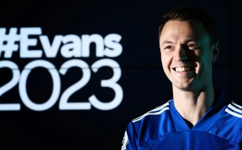 Arsenal chính thức hết hy vọng vụ Jonny Evans