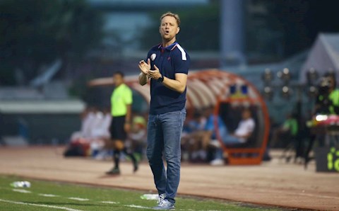 HLV TP.HCM FC than phiền chuyện trọng tài sau trận thua Đà Nẵng