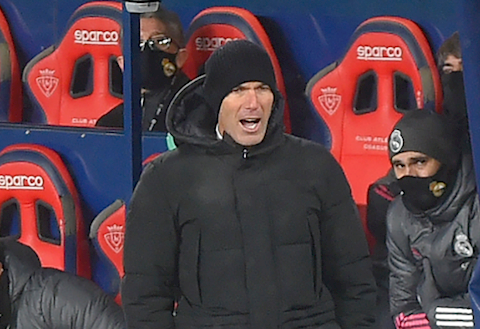 Zidane bực tức vì Real Madrid phải đá trong bão tuyết với Osasuna