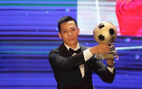 CLB Hà Nội phá thêm một kỷ lục sau khi Văn Quyết giành QBV Việt Nam